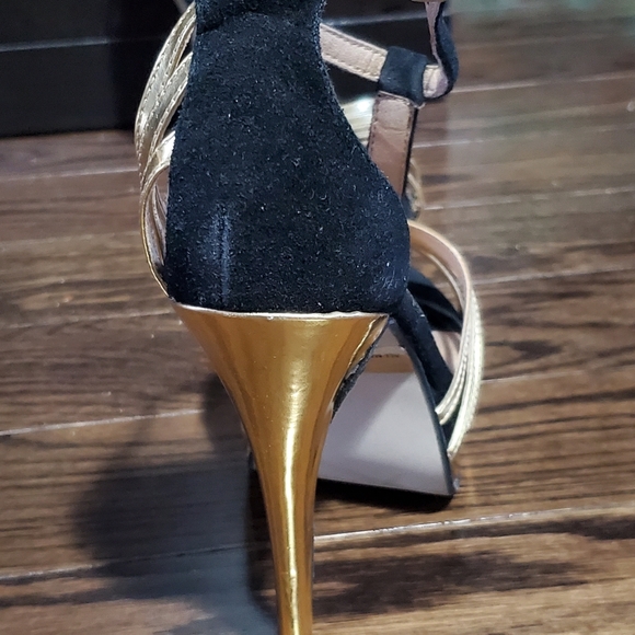 Heels - Picture 6 of 6